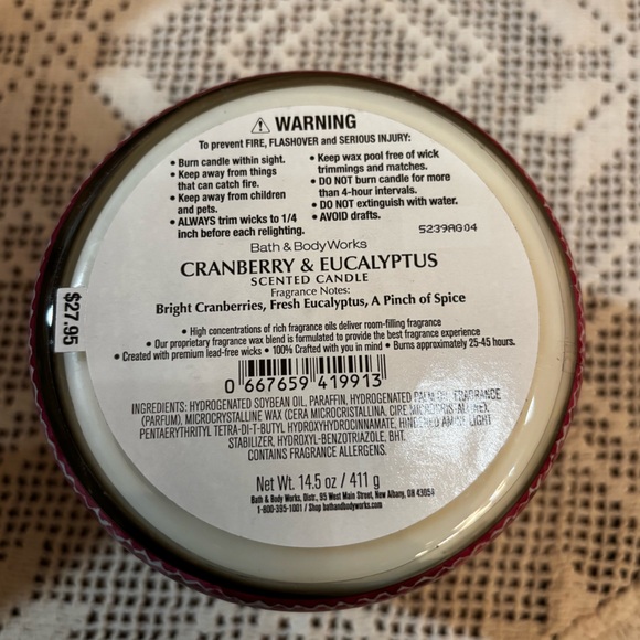 (2025) Bath & Body Works Cranberry & Eucalyptus Candle - Festive Red - Picture 2 of 2